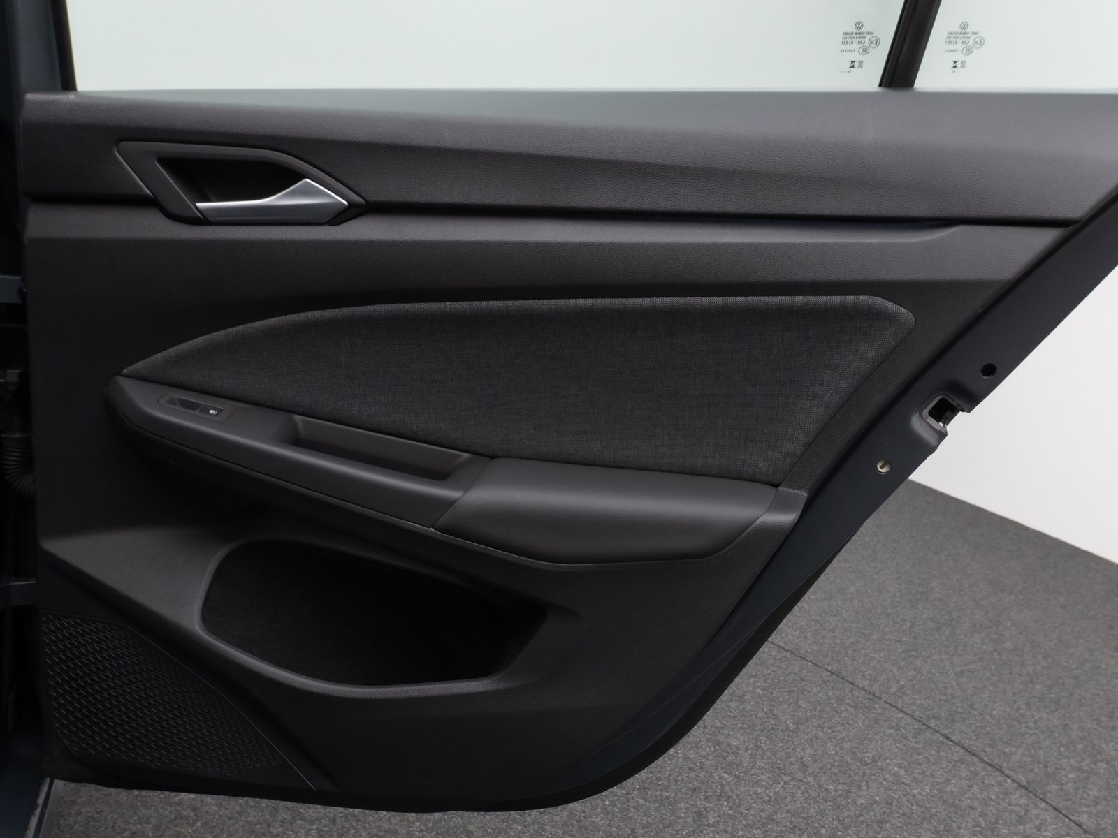 Fahrzeugabbildung Volkswagen Golf VIII Life 2.0 TDI SCR DSG HUD Kamera Lnkrhz