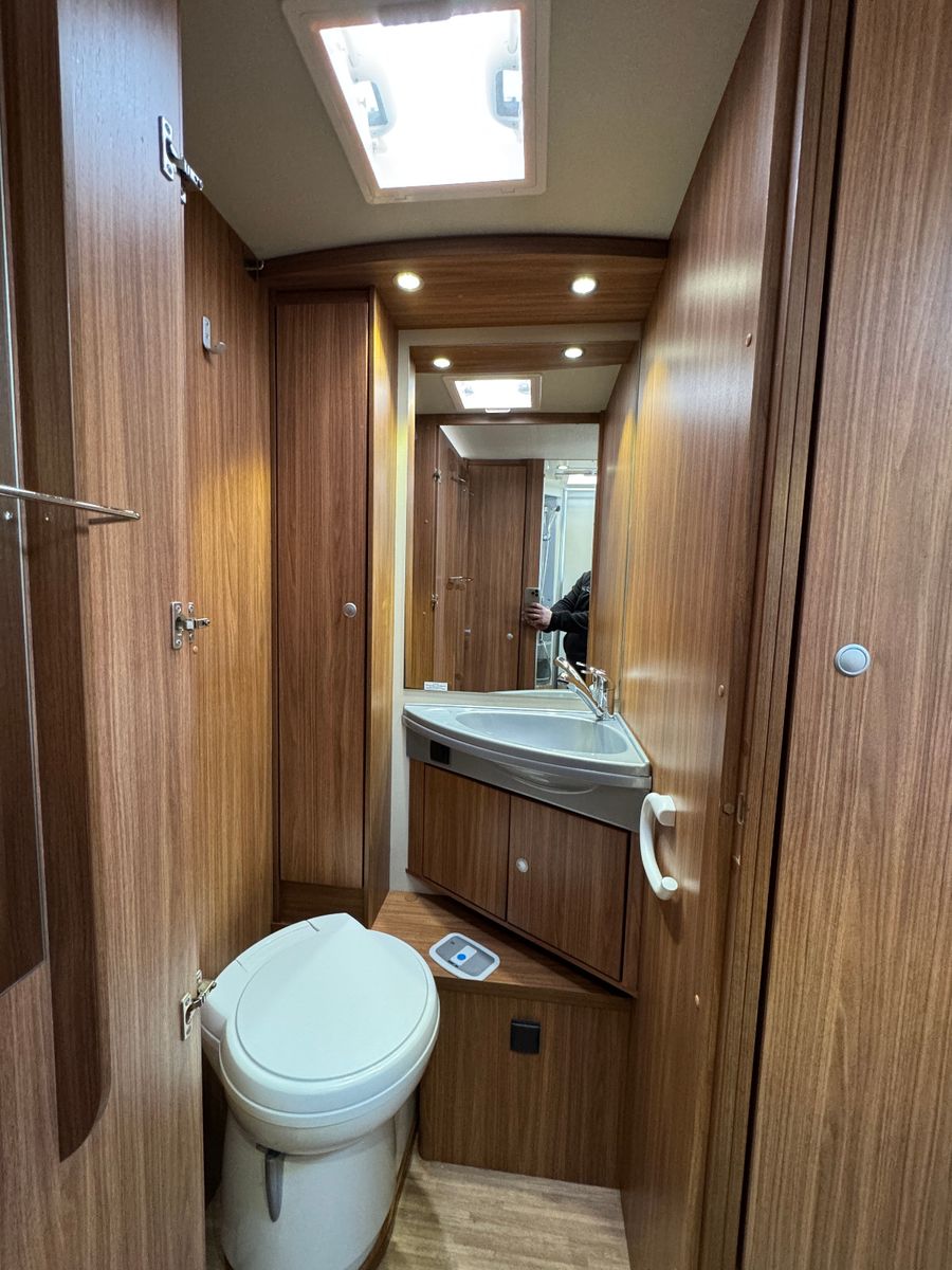 Fahrzeugabbildung Carado T 334 FIAT DUCATO AUTOMATIK SOLAR TV SAT AHK CAM