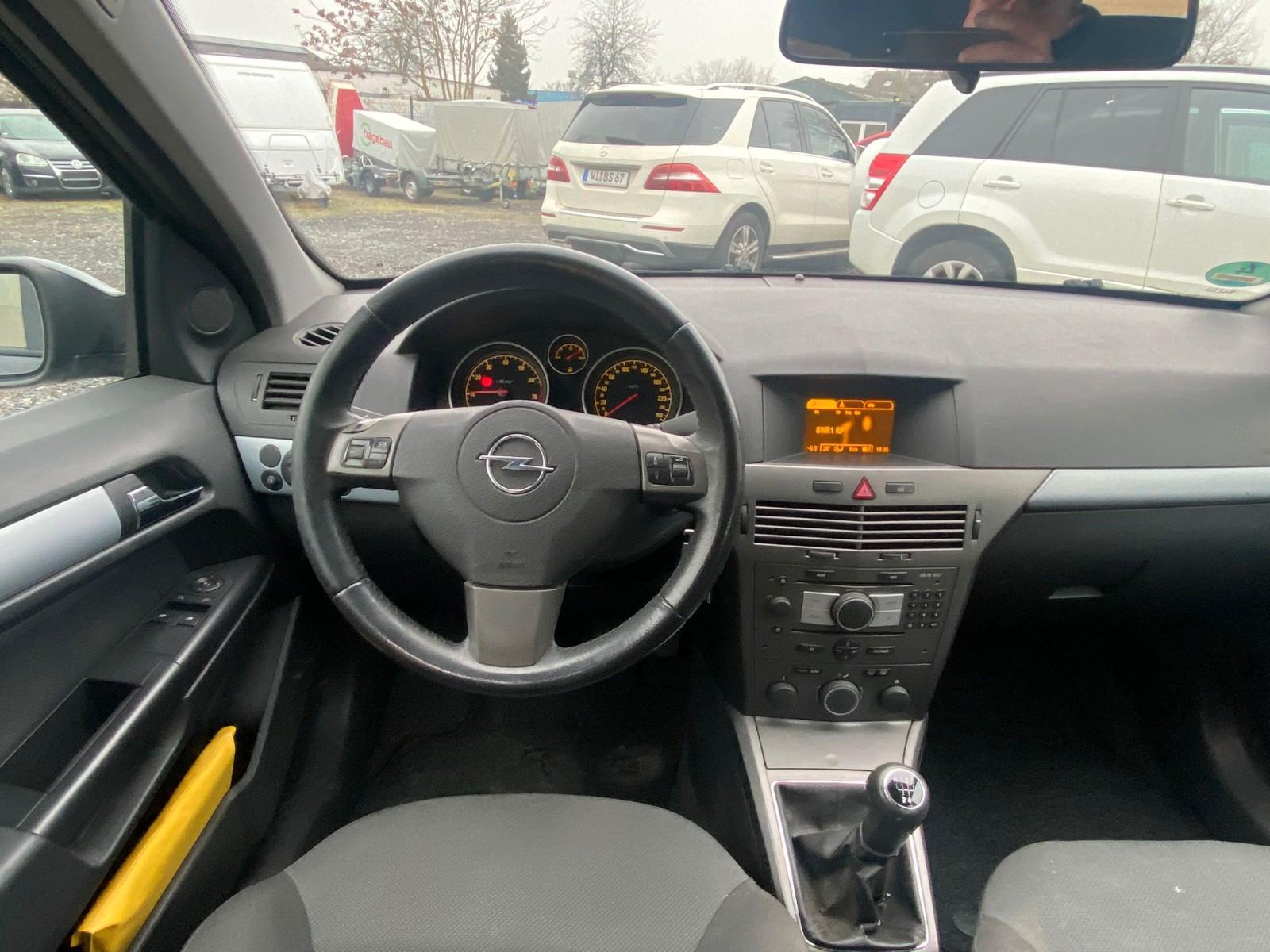 Opel Astra 2006 — photo 13