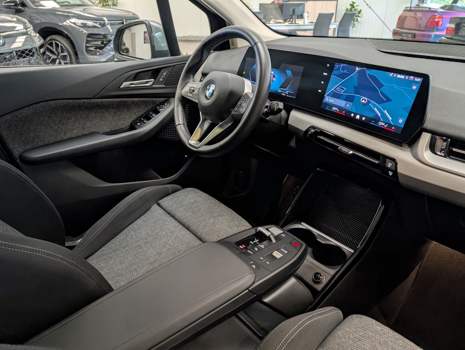 Fahrzeugabbildung BMW 218 Active Tourer d AHK Pano Cam Travel-Paket