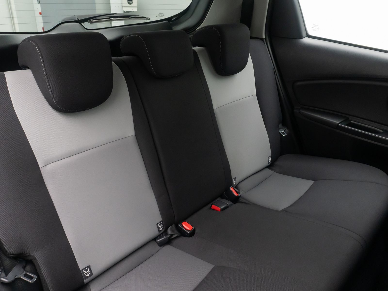 Fahrzeugabbildung Toyota Yaris Hybrid Basis Tempomat Touch KlimaAt HAC LM