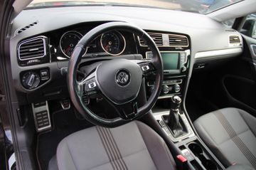 Volkswagen Golf - 10