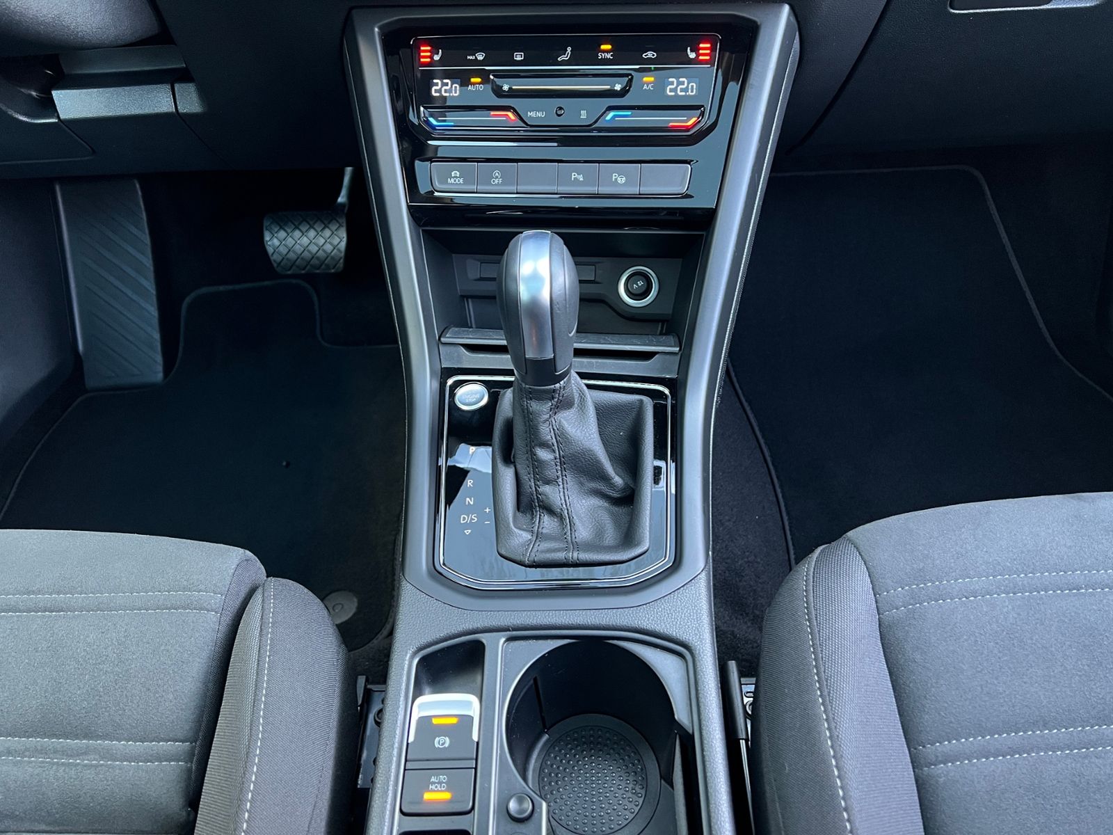 Fahrzeugabbildung Volkswagen Touran Highline 2.0 TDI DSG *AHK, 7 Sitze, LED,