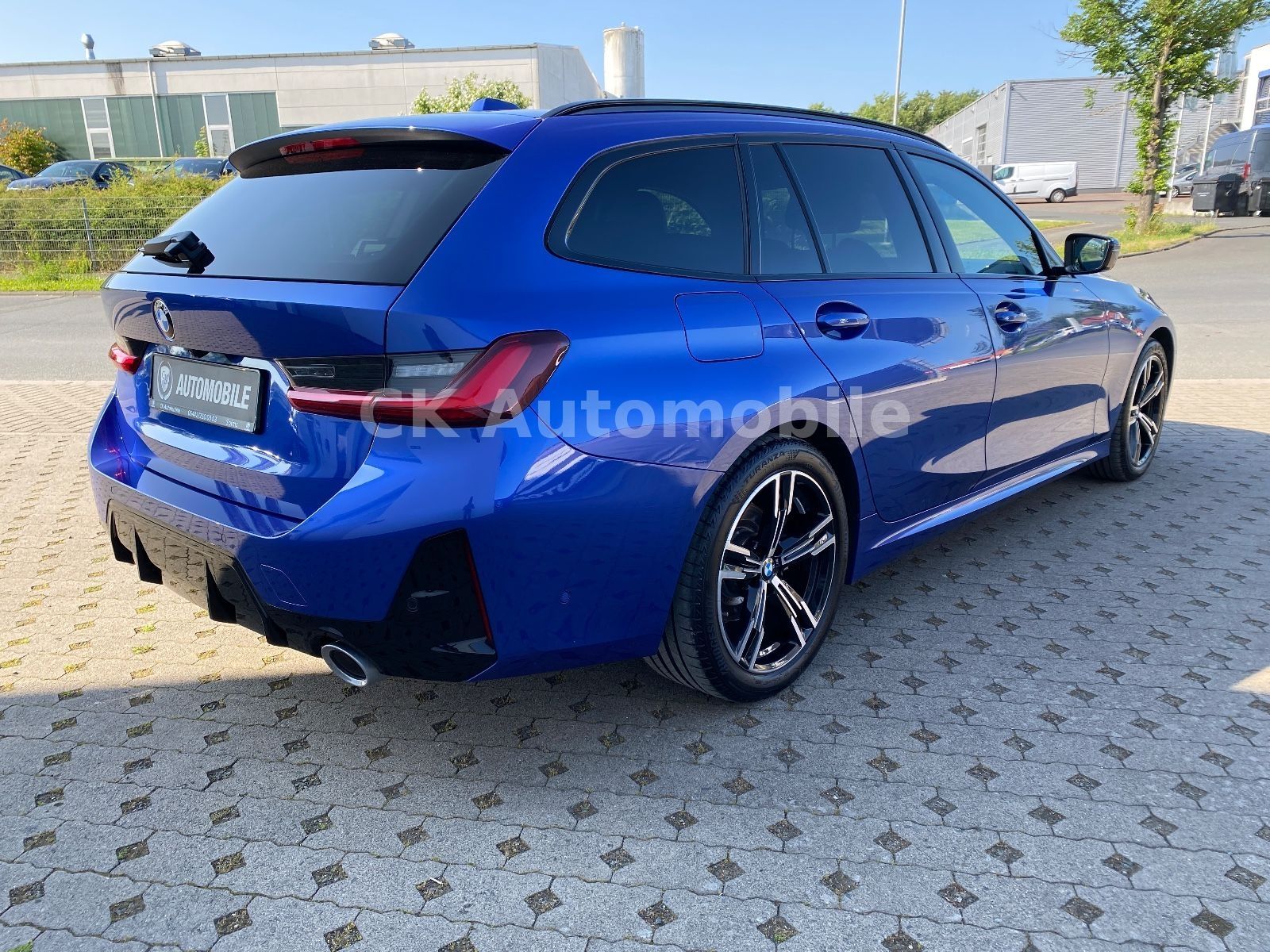 Fahrzeugabbildung BMW 320d xDrive Touring M-Sport/Navi/LED/ACC/360°Kam