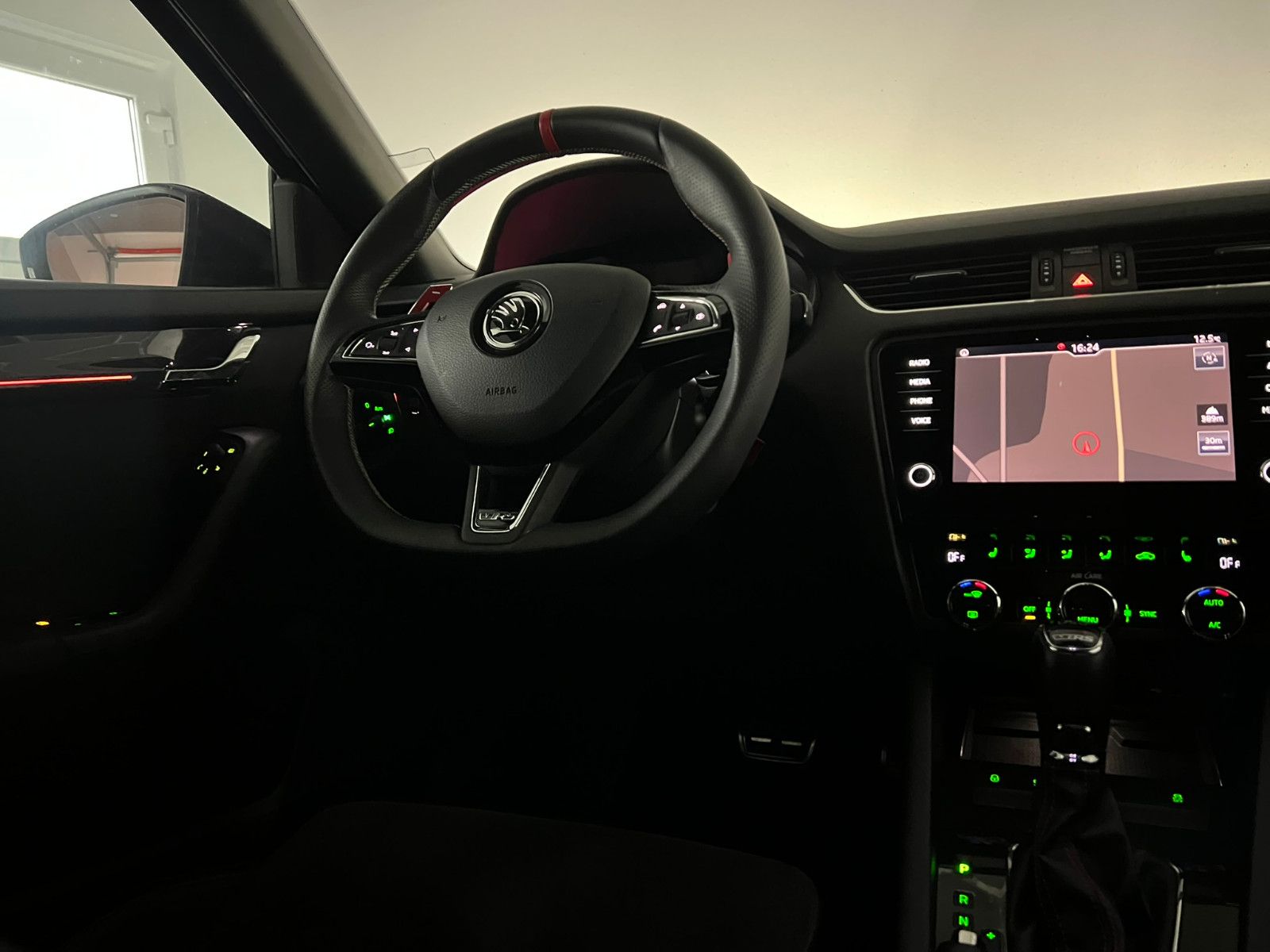 Fahrzeugabbildung SKODA Octavia 2.0 TDI Lim RS NAV/MEMORY/SMART/ACC/DAB