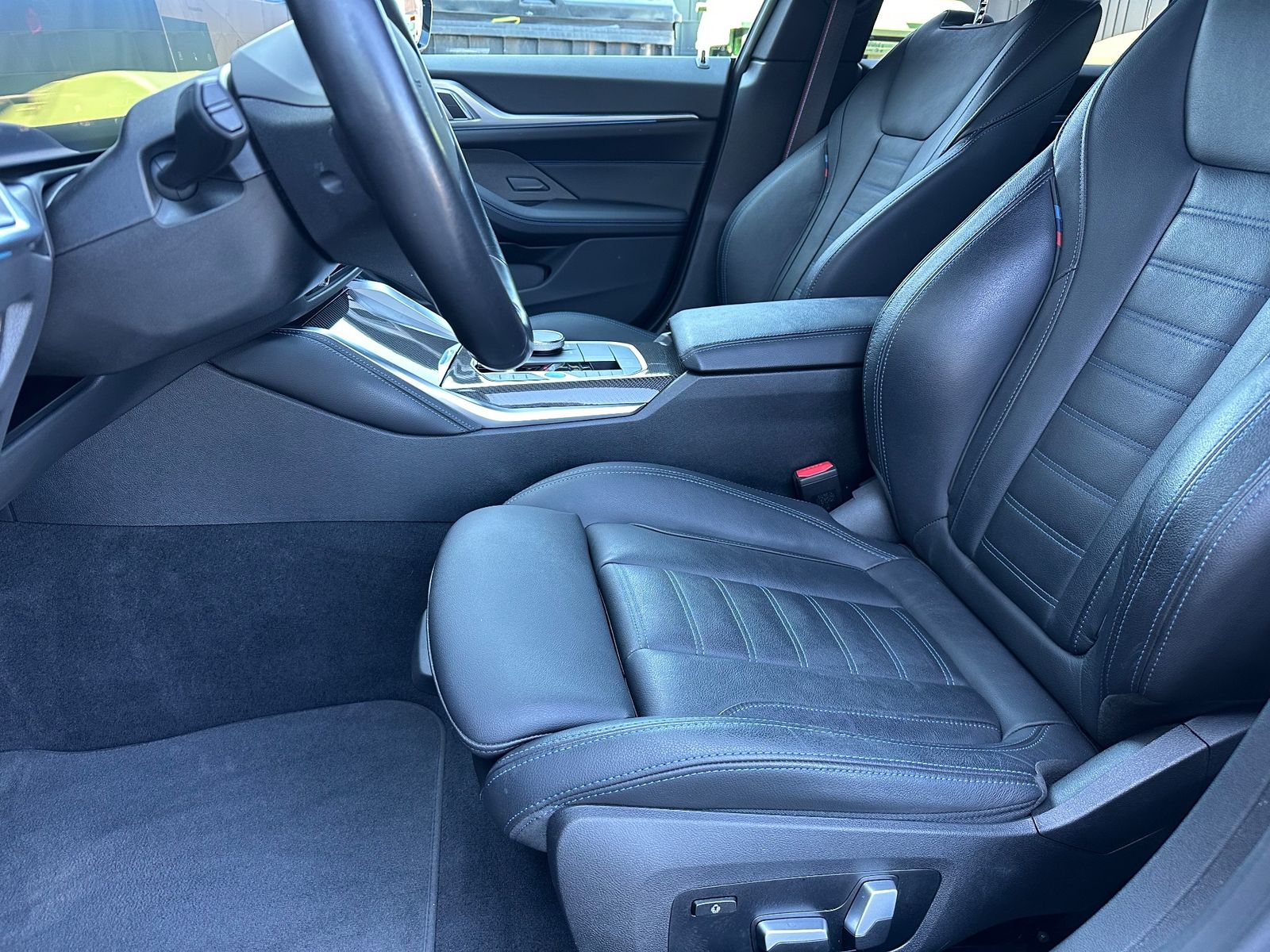 Fahrzeugabbildung BMW i4 eDrive40 Gran Coupe M-Sport NAV+LED+KAM+ACC