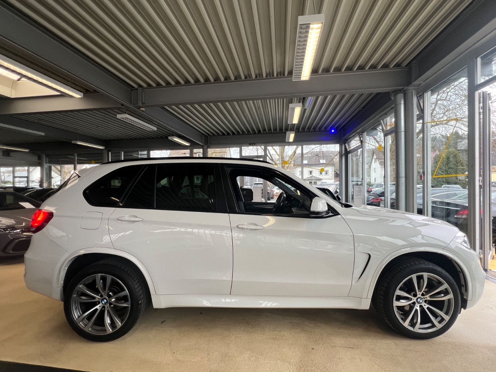 Fahrzeugabbildung BMW X5 xDrive 30 d M Sport Paket