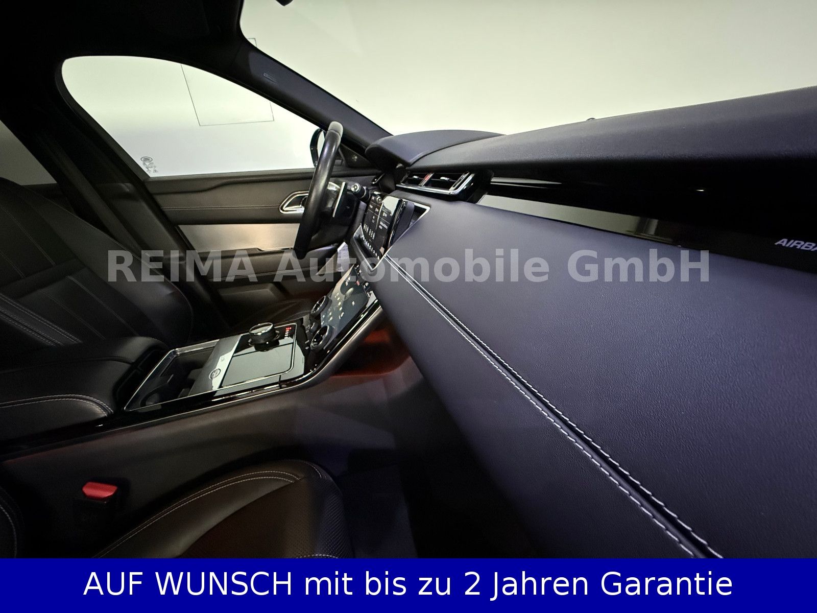 Fahrzeugabbildung Land Rover Range Rover Velar 3,0i R-Dynamic AWD, Pano