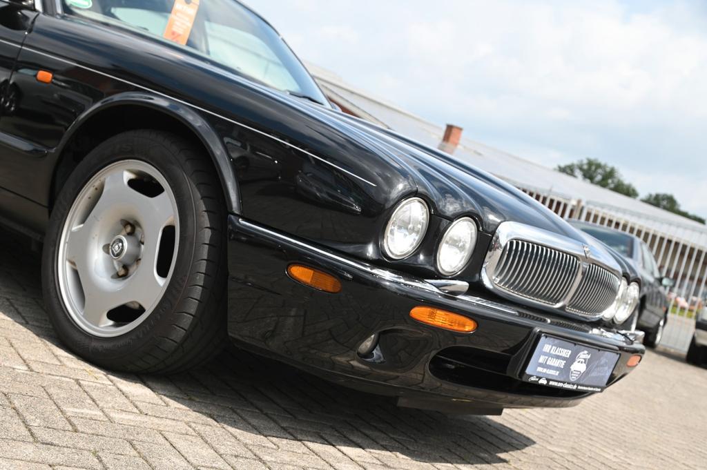 Jaguar XJ8
