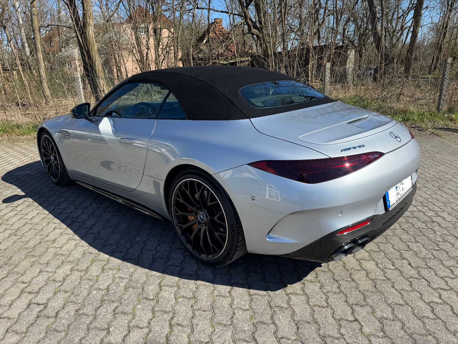 Fahrzeugabbildung Mercedes-Benz SL 63 AMG - Liftachse - Listenpreis ca.230.000 €