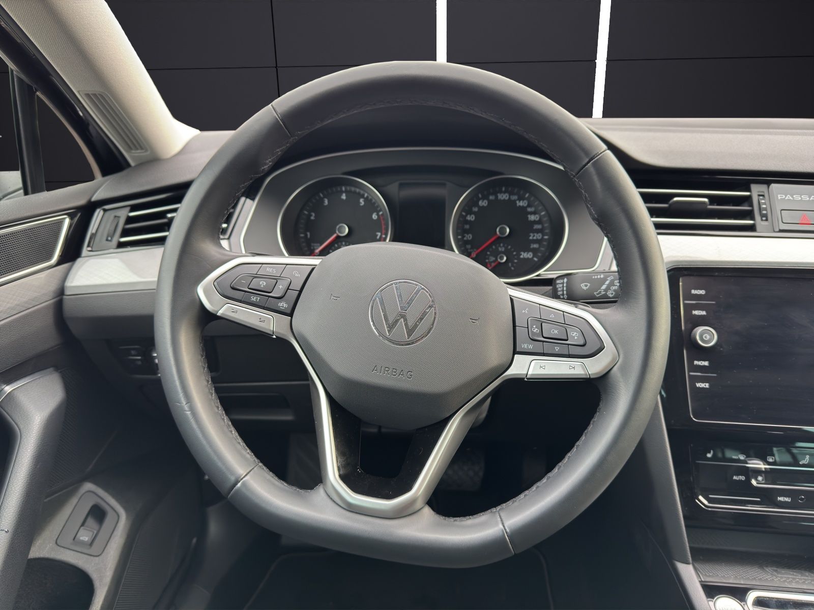 Fahrzeugabbildung Volkswagen Passat Variant TSI Business DSG LED ACC NAVI  PD