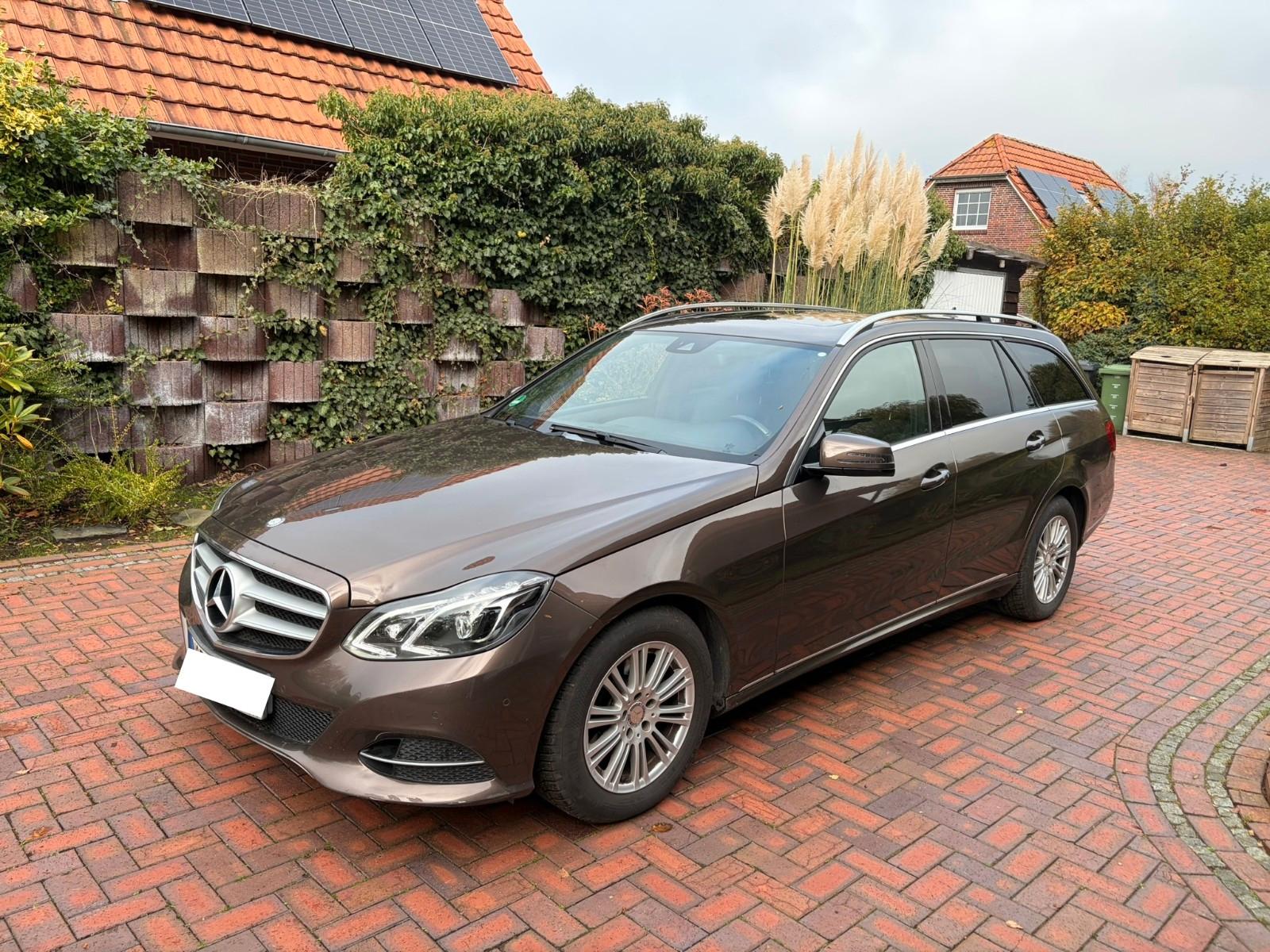Mercedes-Benz E220 2015 — rear view