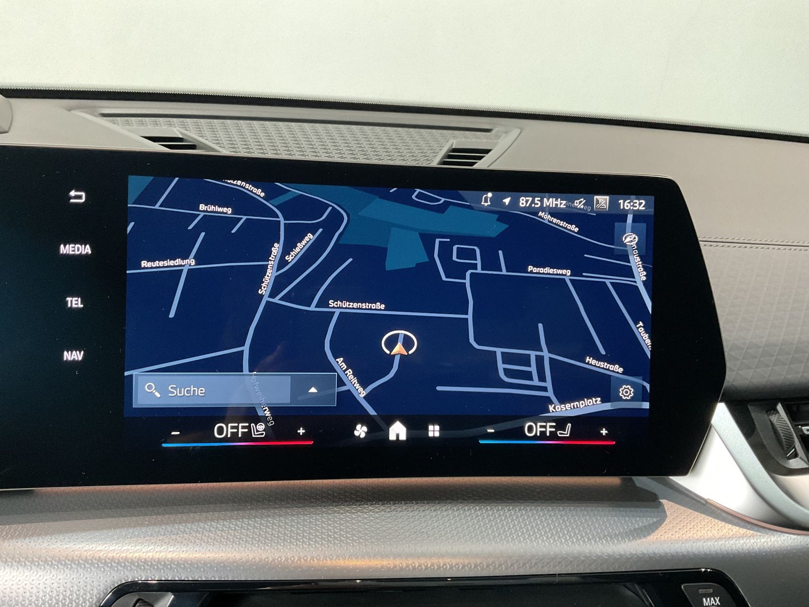 Fahrzeugabbildung BMW X2 sDrive20i 20" LMR, Komfortzugang, Parking Ass
