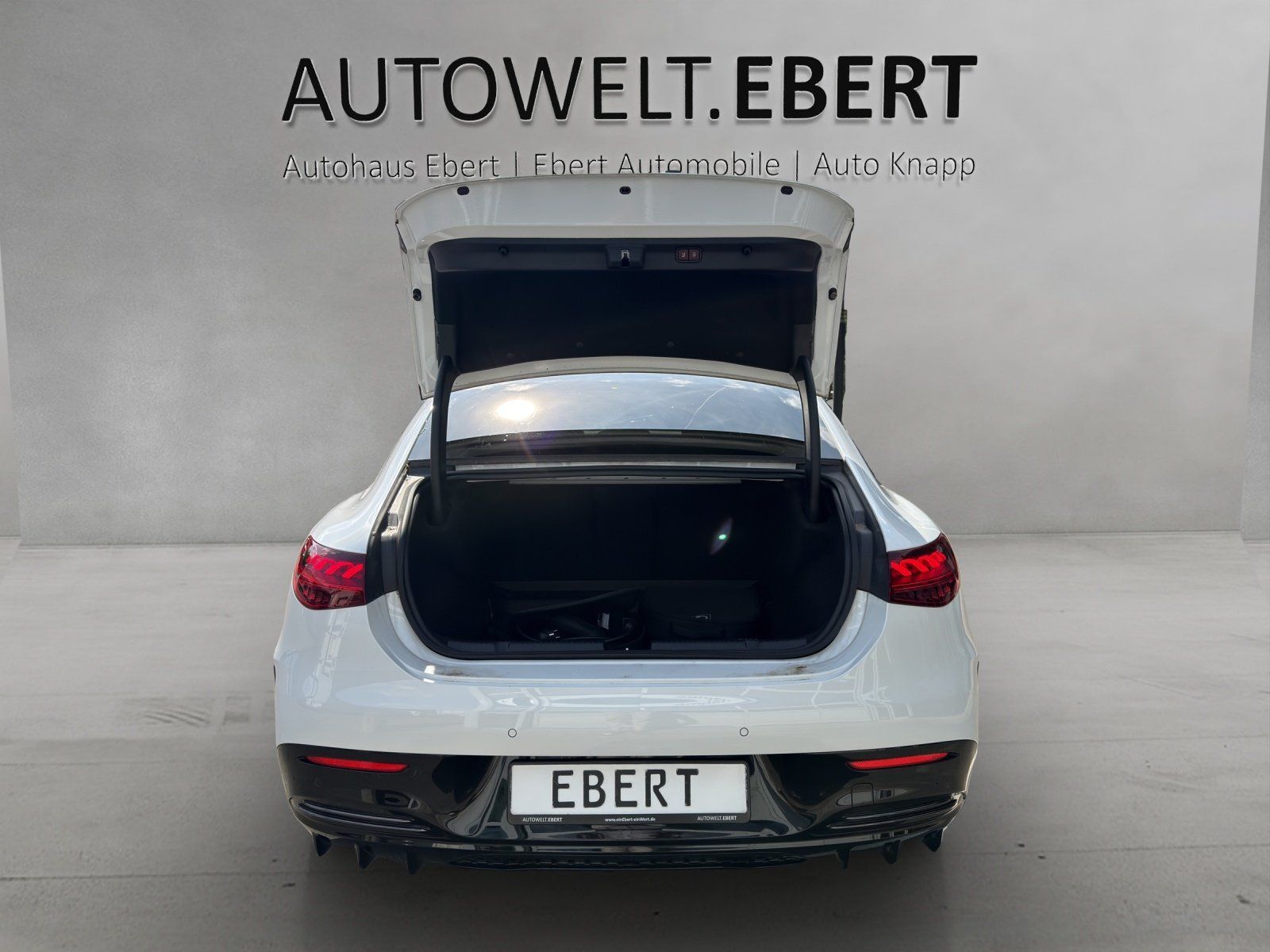 Fahrzeugabbildung Mercedes-Benz EQE350 AMG Prem+ AIRMATIC Sitzklima HAL Memo HUD
