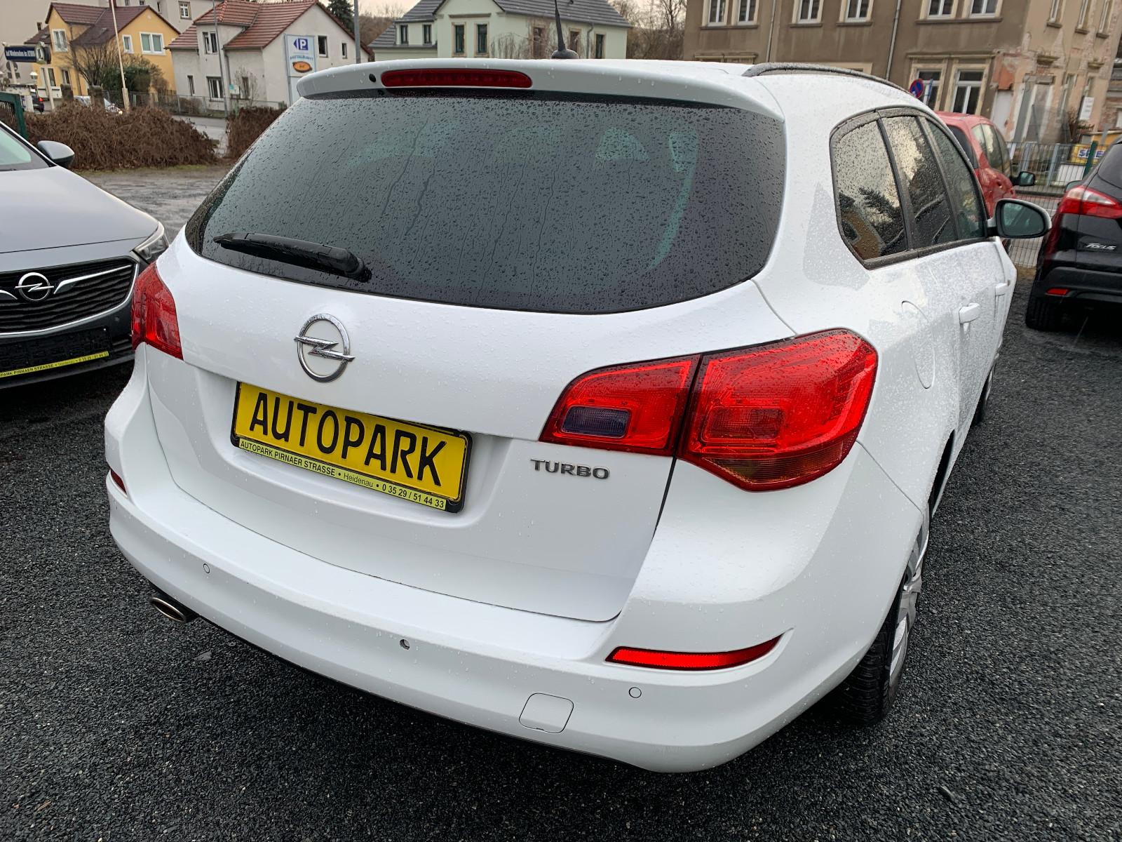 Opel Astra 2011 — photo 5