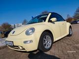 Volkswagen New Beetle 2 Autom. Cabrio 1.Hd. scheckh. Young - Volkswagen New Beetle 1Y