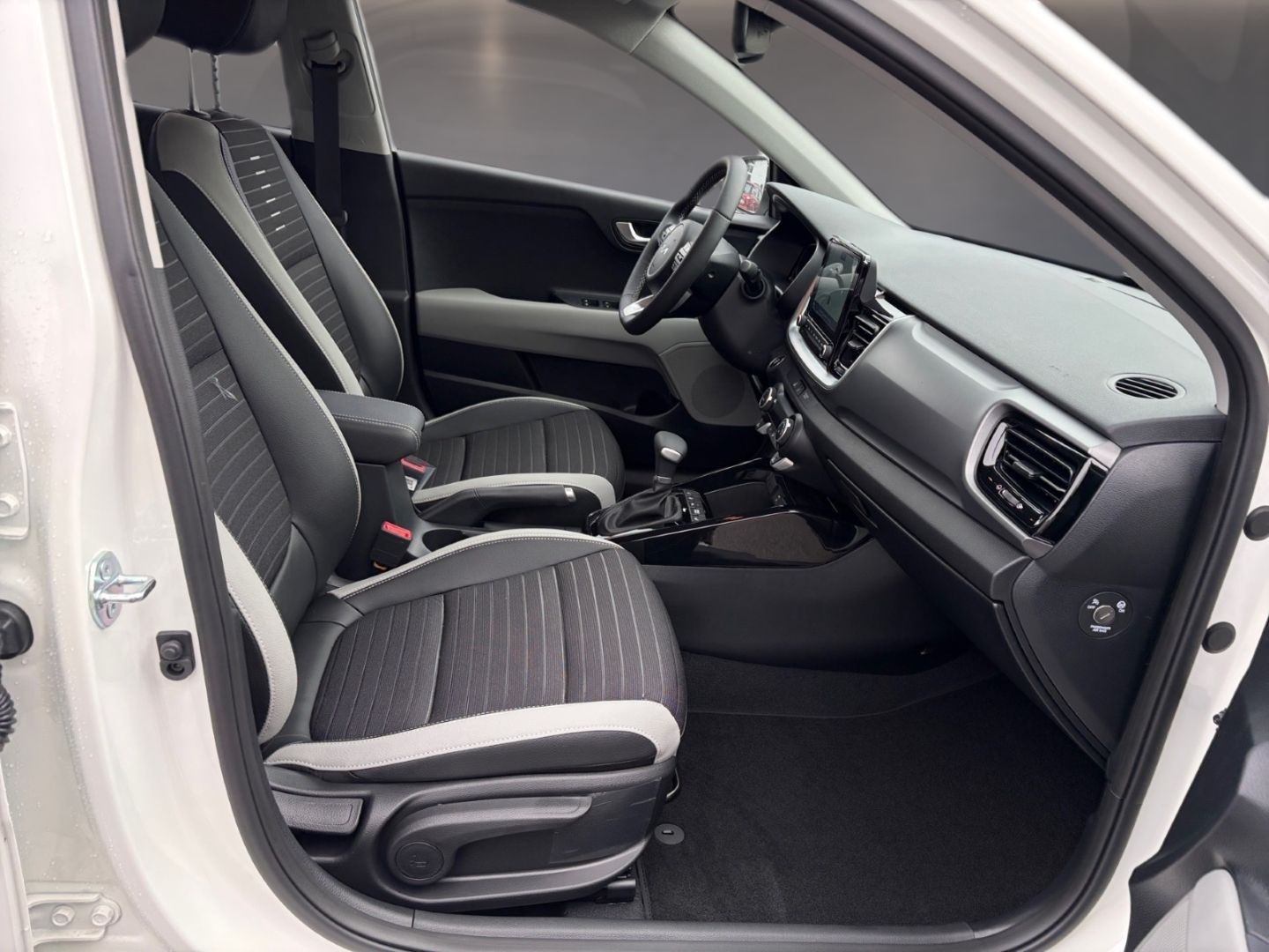 Fahrzeugabbildung Kia Stonic Spirit, AT+Technik Paket Navi LED Auto Kl