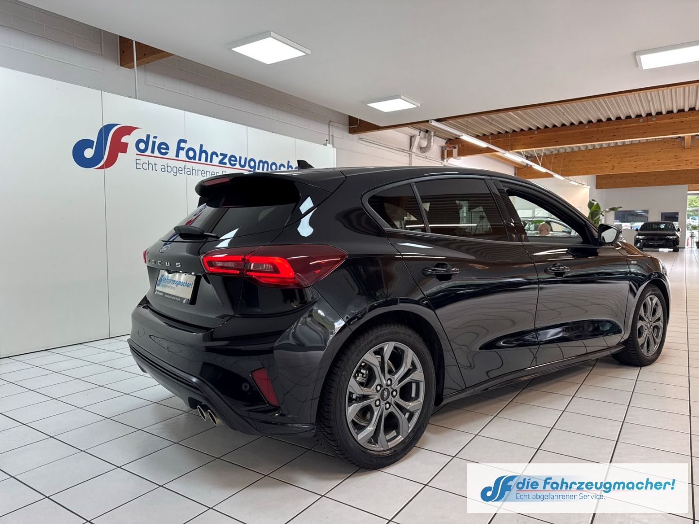 Fahrzeugabbildung Ford Focus ST-Line Navi LED ACC Apple CarPlay Android