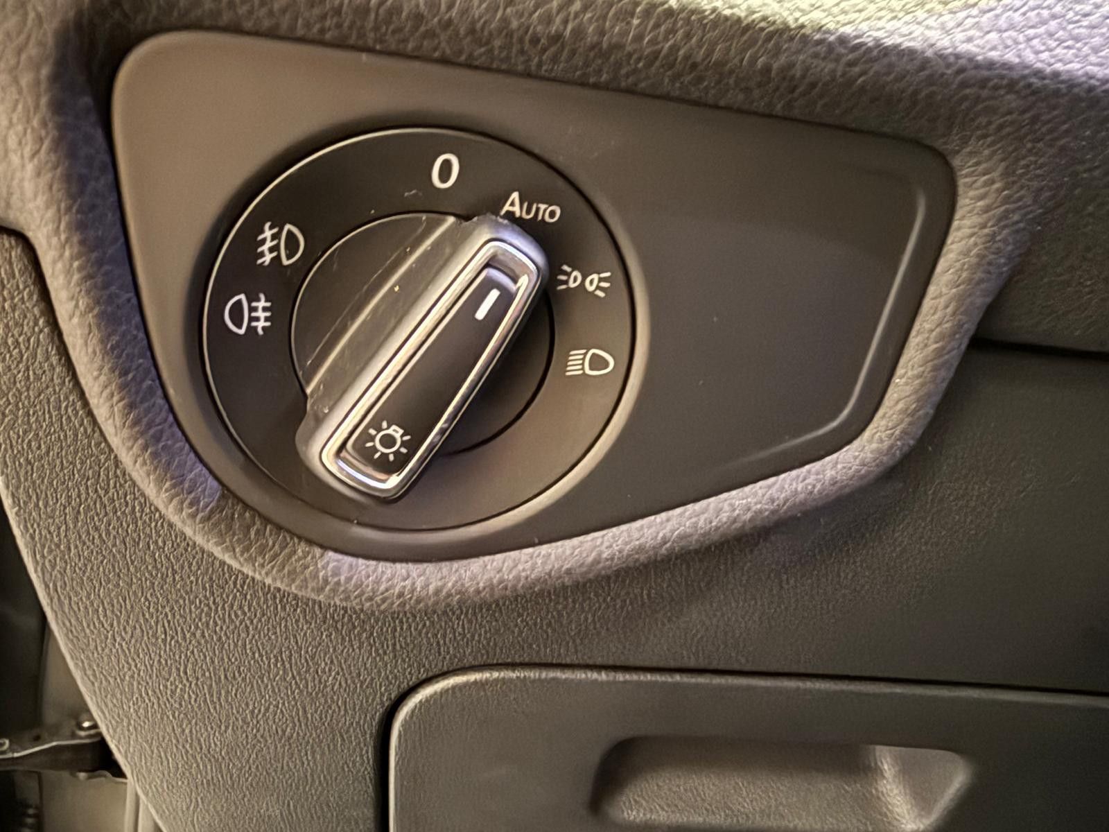 Fahrzeugabbildung Volkswagen Touran Comfortline BMT 7.SITZER/ SCHECKHEFT/ AHK