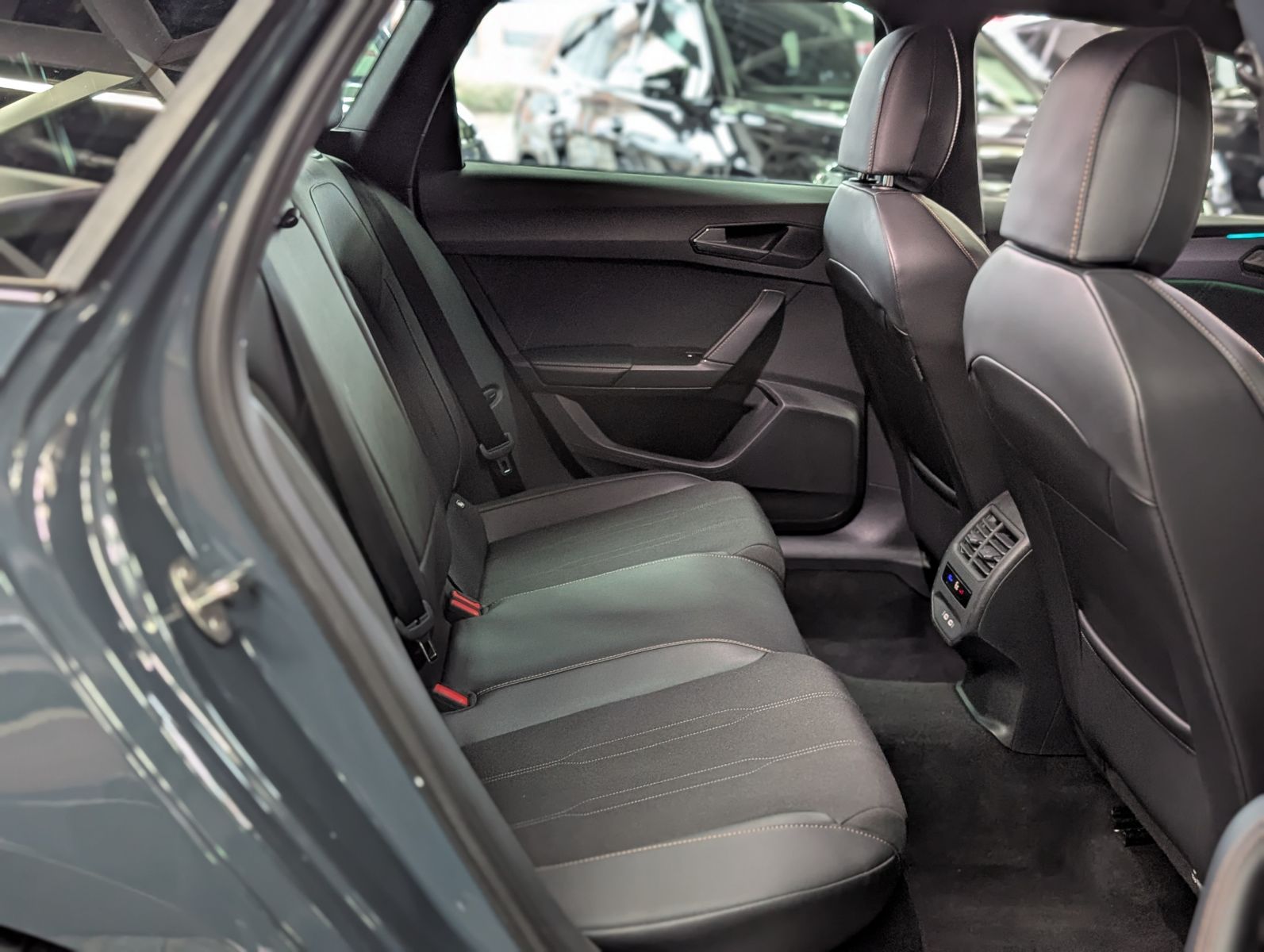 Fahrzeugabbildung CUPRA Leon 1.5 e-Hybrid PLUG-IN LED INTELIG-DRIVE EDGE