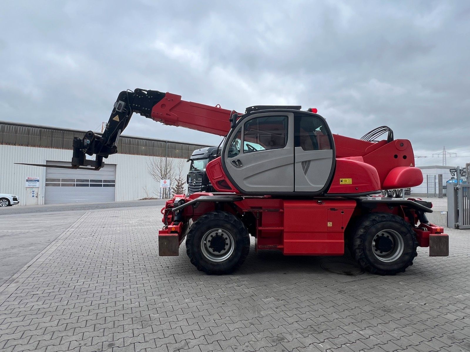 Fahrzeugabbildung Manitou MRT 2150 + / nur 2.463h! / Funk / Gabel