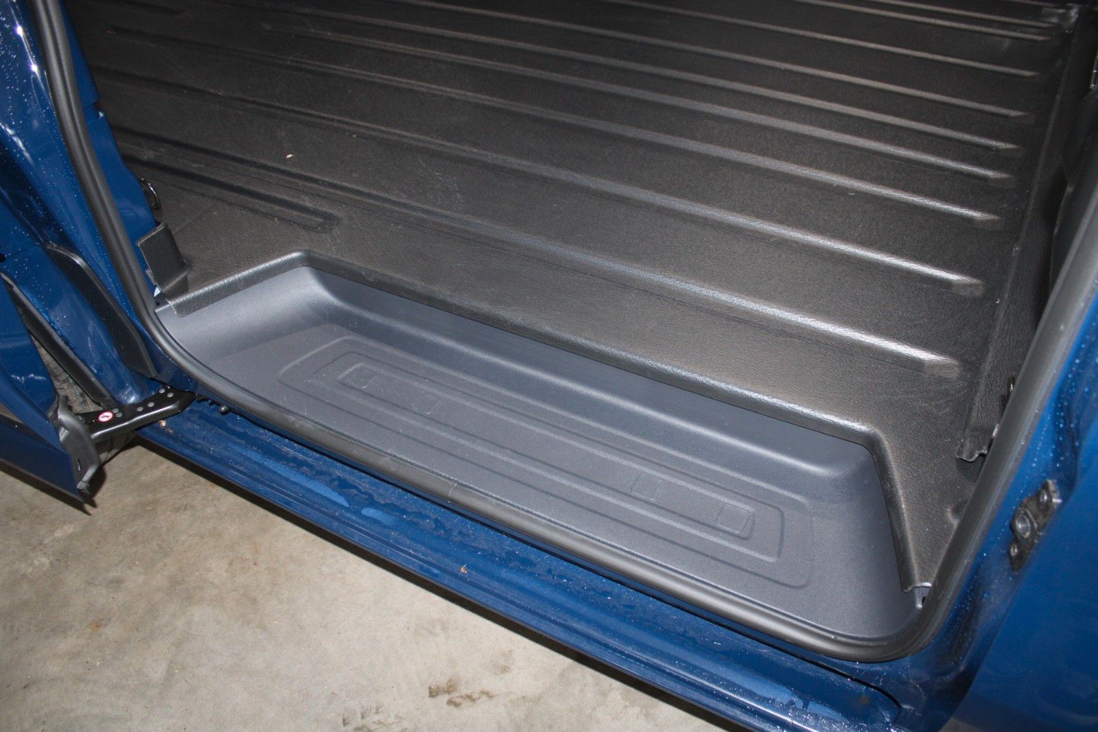 Fahrzeugabbildung Ford Transit Custom TREND L1 Kasten AHK + DACHTRÄGER