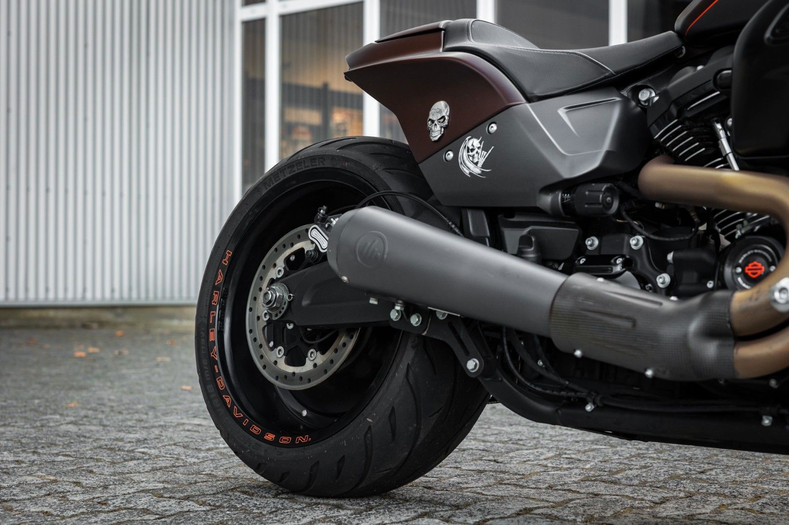 Fahrzeugabbildung Harley-Davidson FXDR 114 CUI - KESSTECH - SEITLICHER KZH