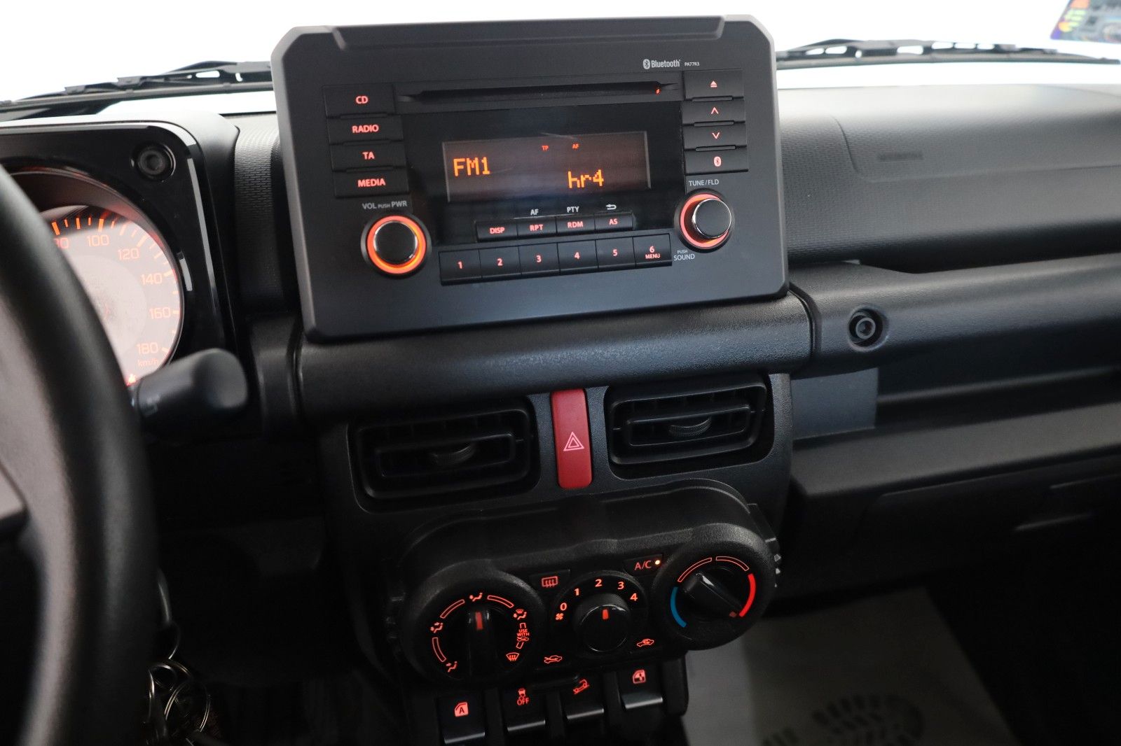 Fahrzeugabbildung Suzuki Jimny Comfort 1.5 GL 4WD NFZ ,AllGrip,Klima,AHK