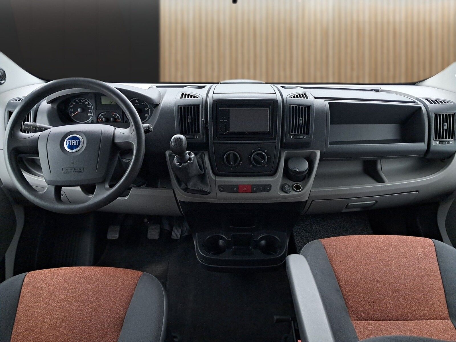 Fahrzeugabbildung Knaus Sun Traveller SunTR 550 D SAT, Markise, RK