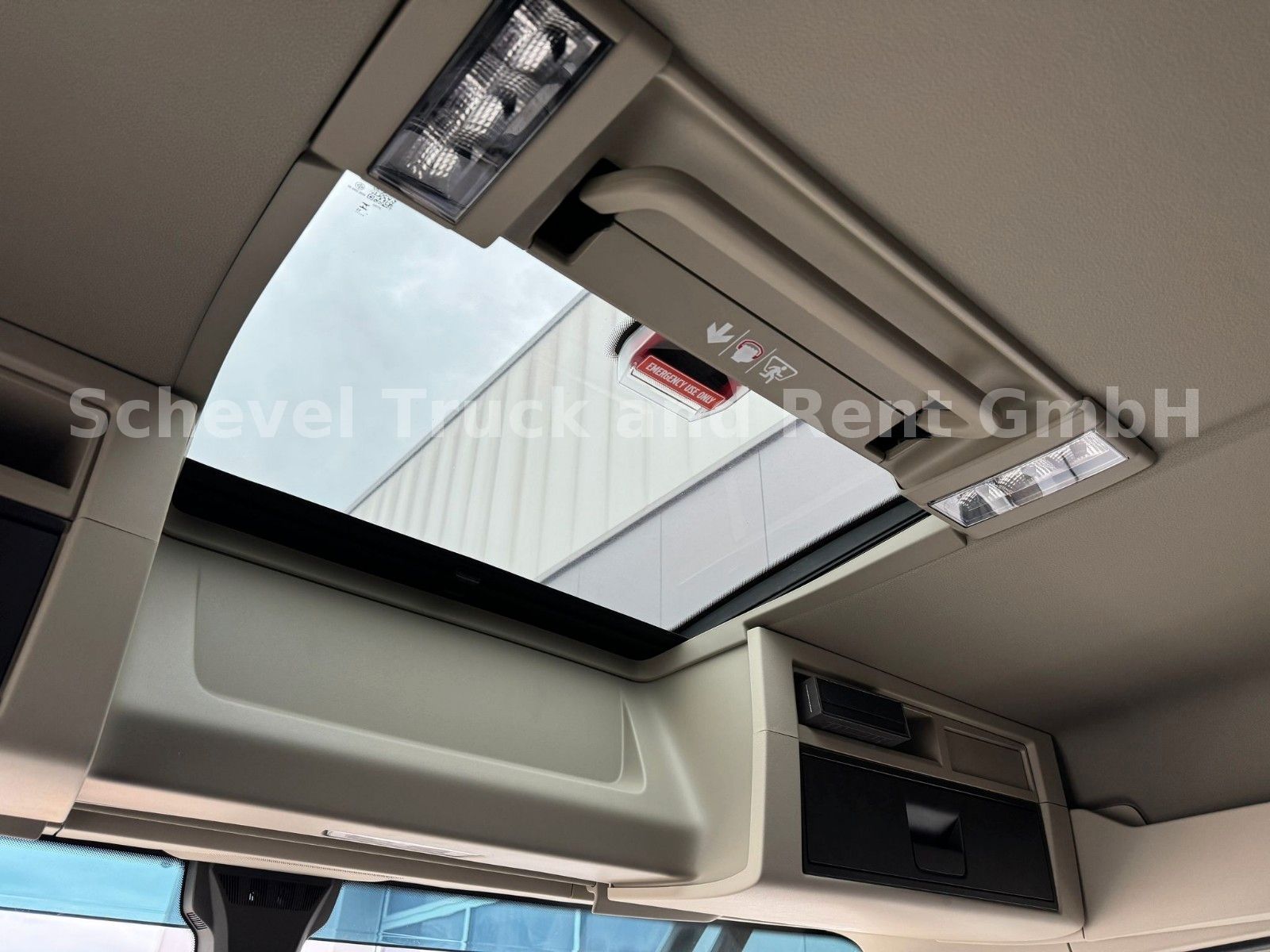Fahrzeugabbildung Volvo FM 330 6x2 Doppelkabine Fahrgestell ADR