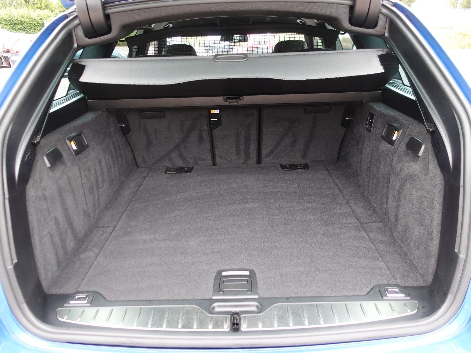 Fahrzeugabbildung BMW 530d xDrive Touring A M Sportpaket Navi/LED/19"/