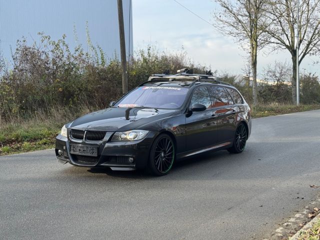 BMW 325i Touring M-Paket*Xenon*Navi Prof.*Pano