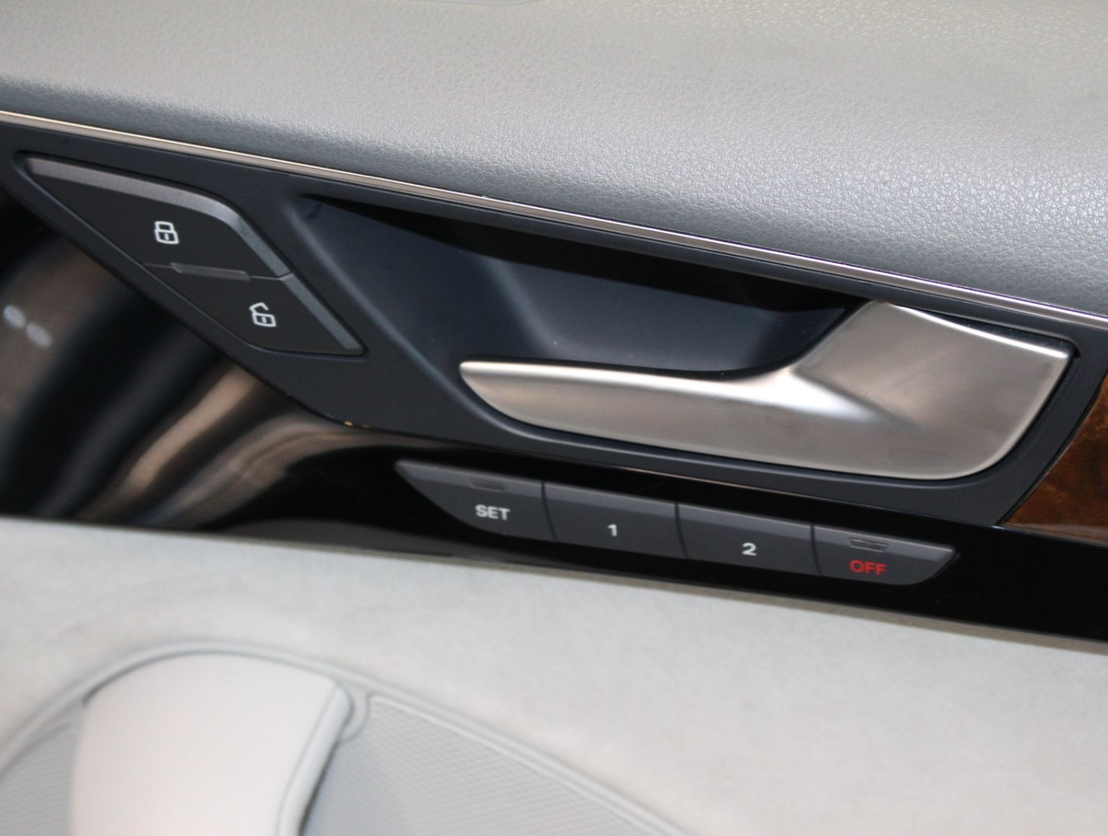 Fahrzeugabbildung Audi A8 4.0 TFSI tiptronic quattro*1.Hand Matrix-LED