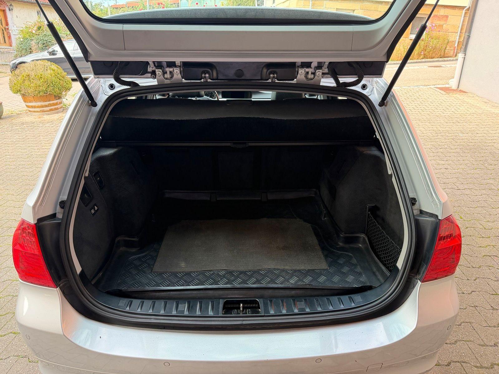 BMW 318 2010 — photo 13