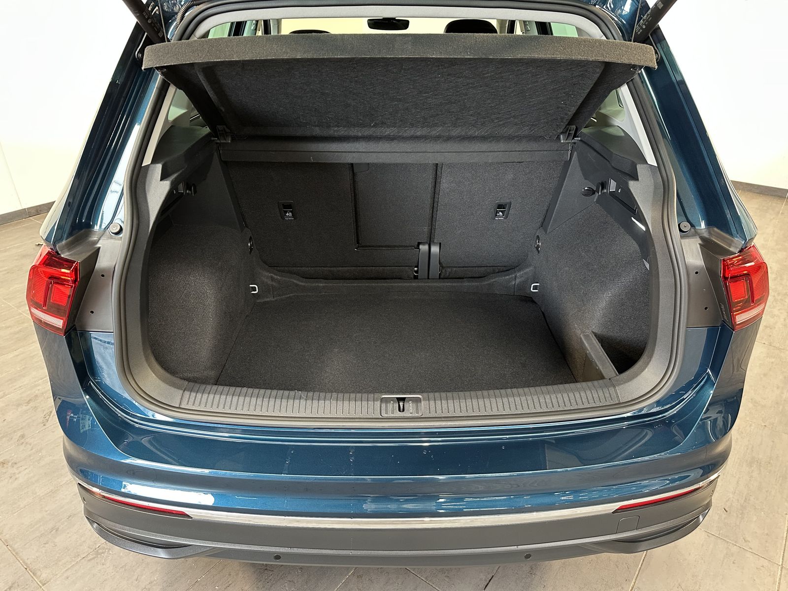 Fahrzeugabbildung Volkswagen Tiguan 2.0 TDI DSG Life 4Motion NAV+LED+ACC+AHK