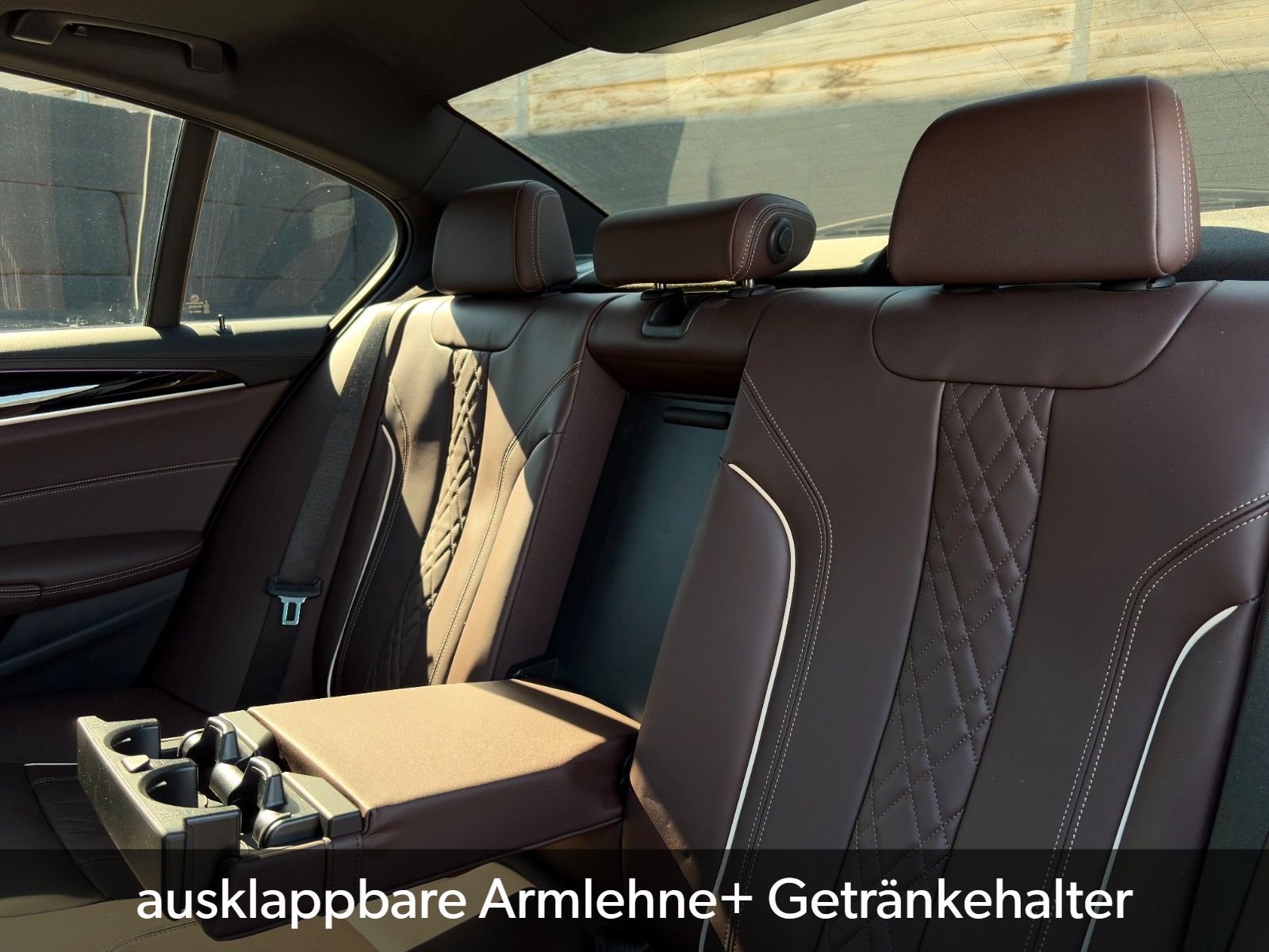 Fahrzeugabbildung BMW M550i xDr AHK SHD StHzg Nappa SBL H&K HuD DrProf