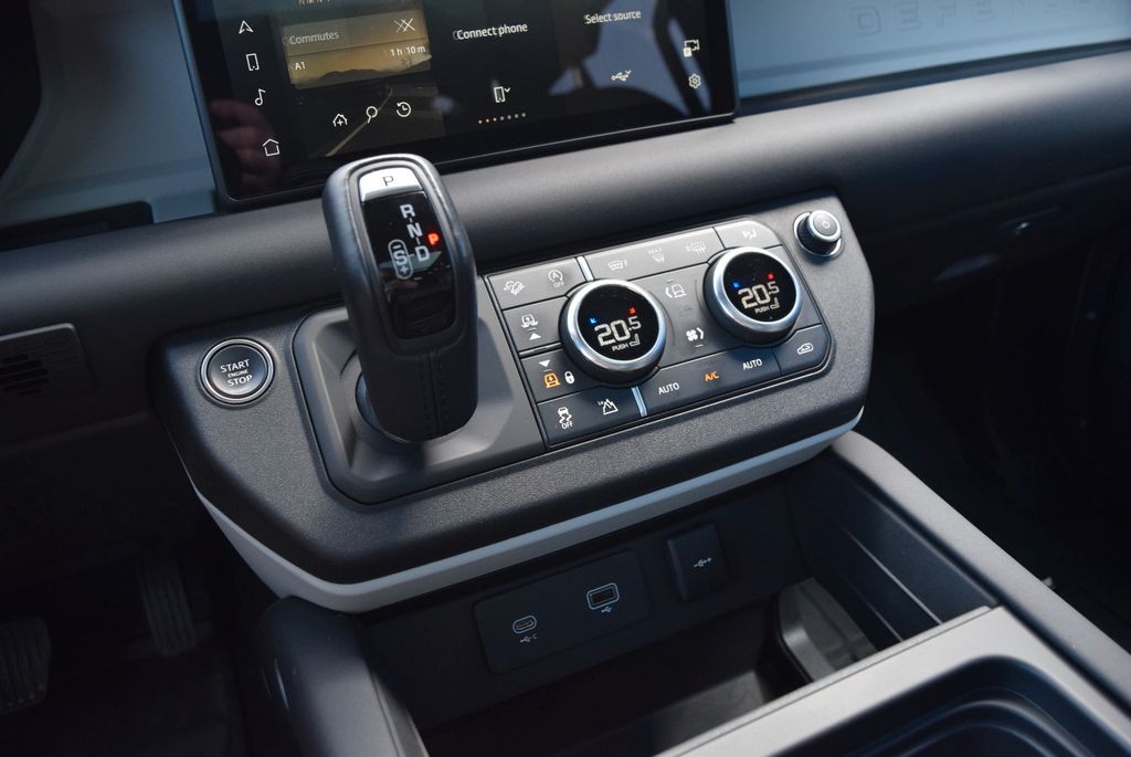 LAND-ROVER Defender 2024