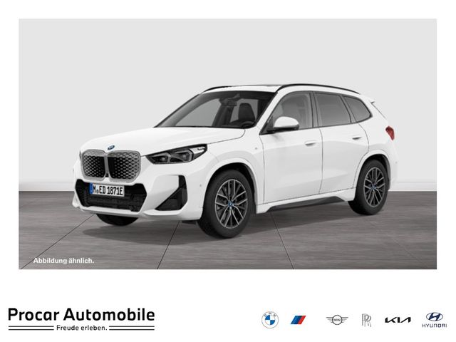 BMW iX1 xDrive30 M Sport HUD PANO ACC AHK RFK NAVI