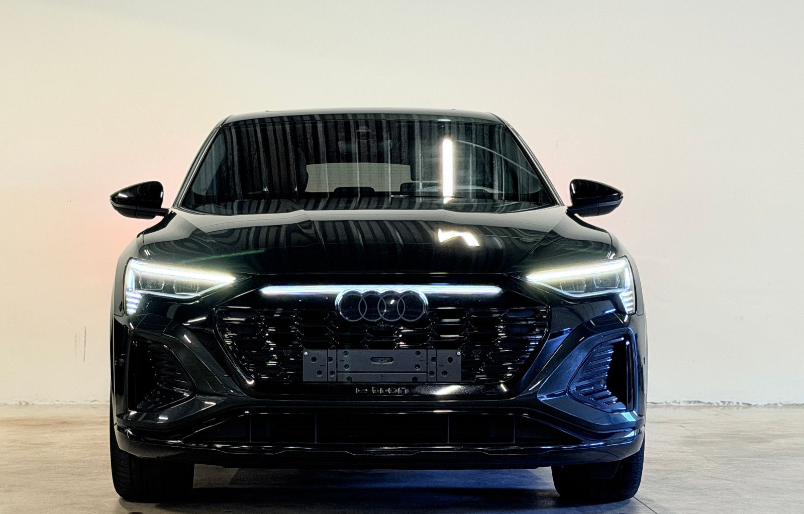 Audi Q8 e-tron 55 S Line Exclusive Pano Hud Airsusp imagem 2