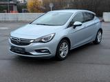 Opel Astra K 1.4 Turbo/Leder/LED/4x SHZ/Autom/Sitzküh - mit Benzin-Antrieb: Silber, Vollleder