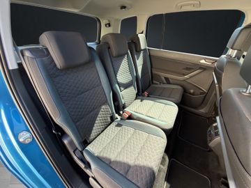 Volkswagen Touran - 12