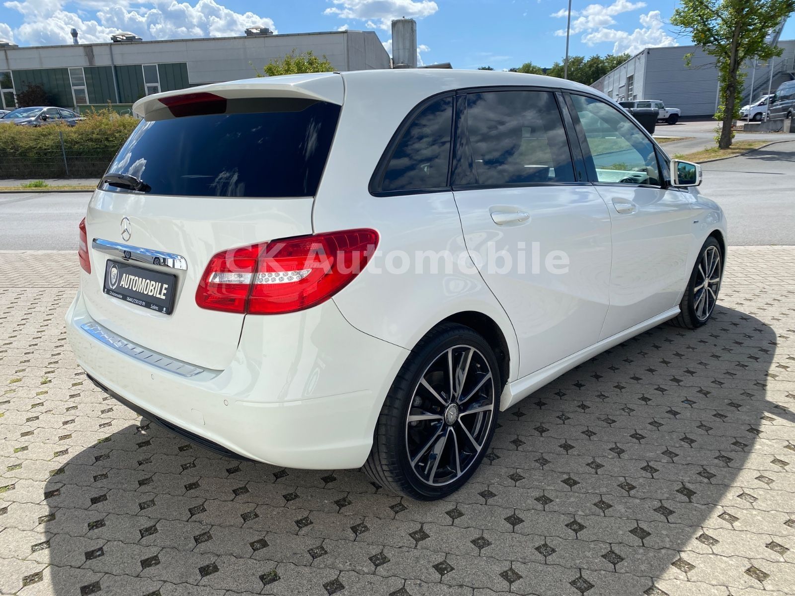 Fahrzeugabbildung Mercedes-Benz B200 Automatik Night-Paket/Leder/Bi-Xenon/Kamera