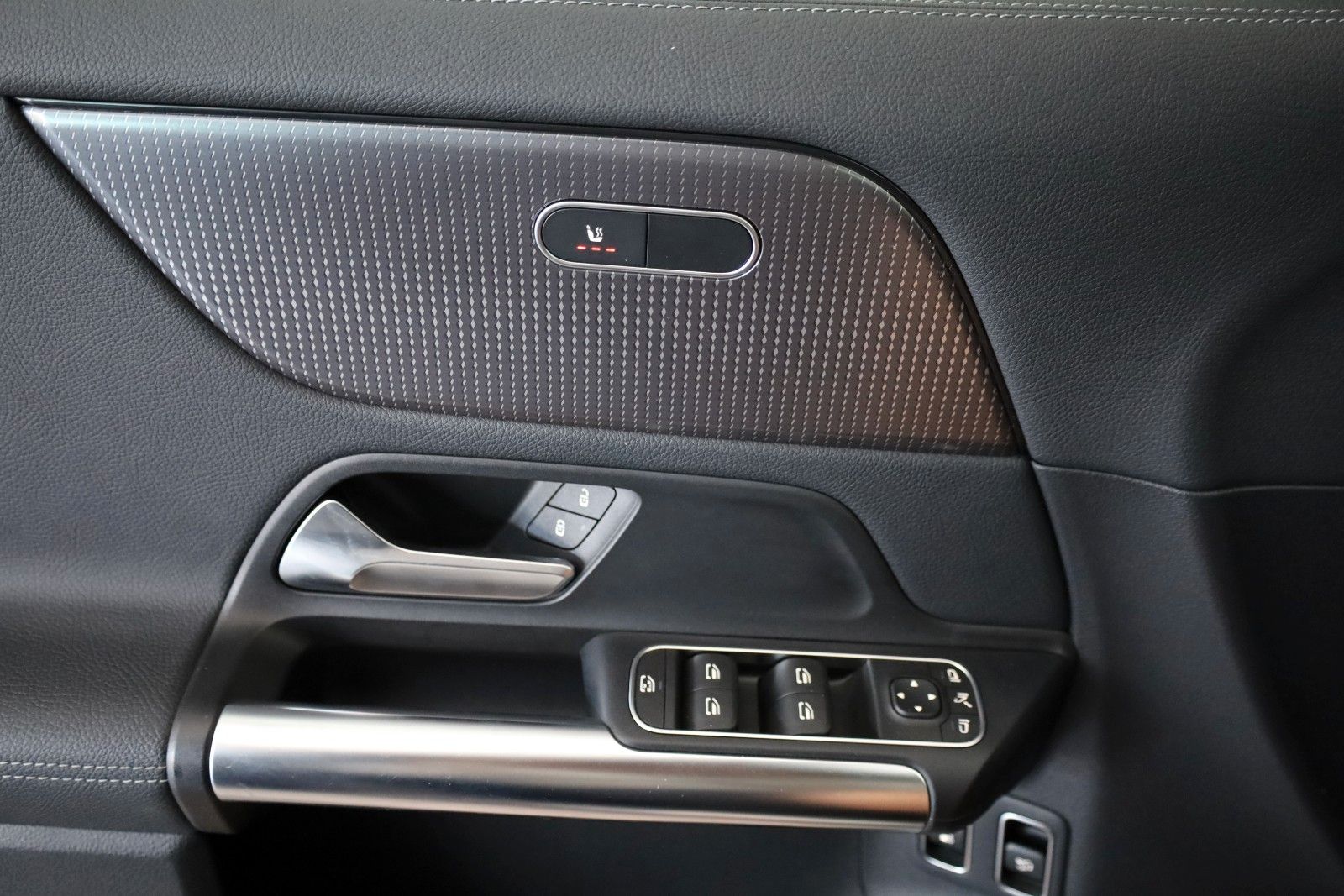 Fahrzeugabbildung Mercedes-Benz GLA 250 e Progressive,Navi,LED,SH,Kamera,Panoram