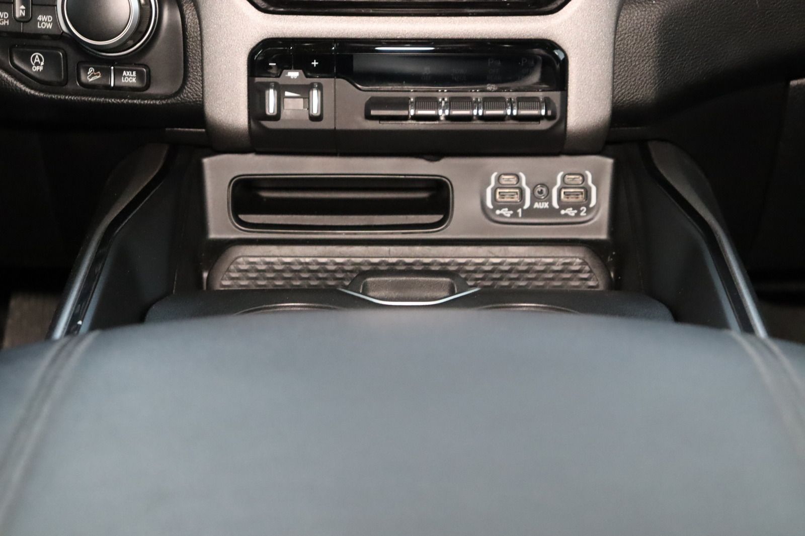 Fahrzeugabbildung Dodge Ram 1500 5.7 V8 Crew Cab Big Horn * Built to Ser