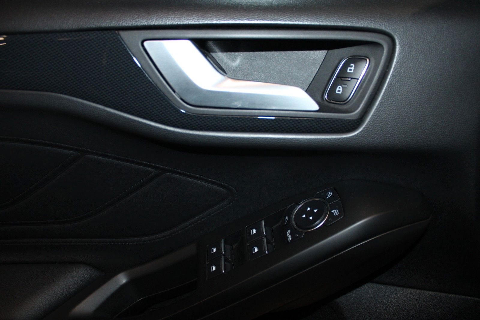 Fahrzeugabbildung Ford Focus ST-Line X Aut. LED PANO CAM ACC WinterPak.