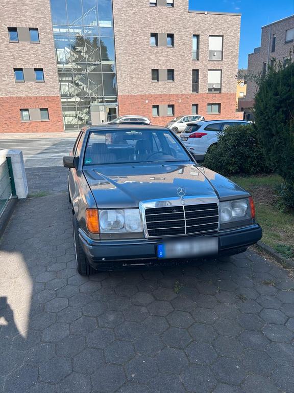 Mercedes-Benz 230