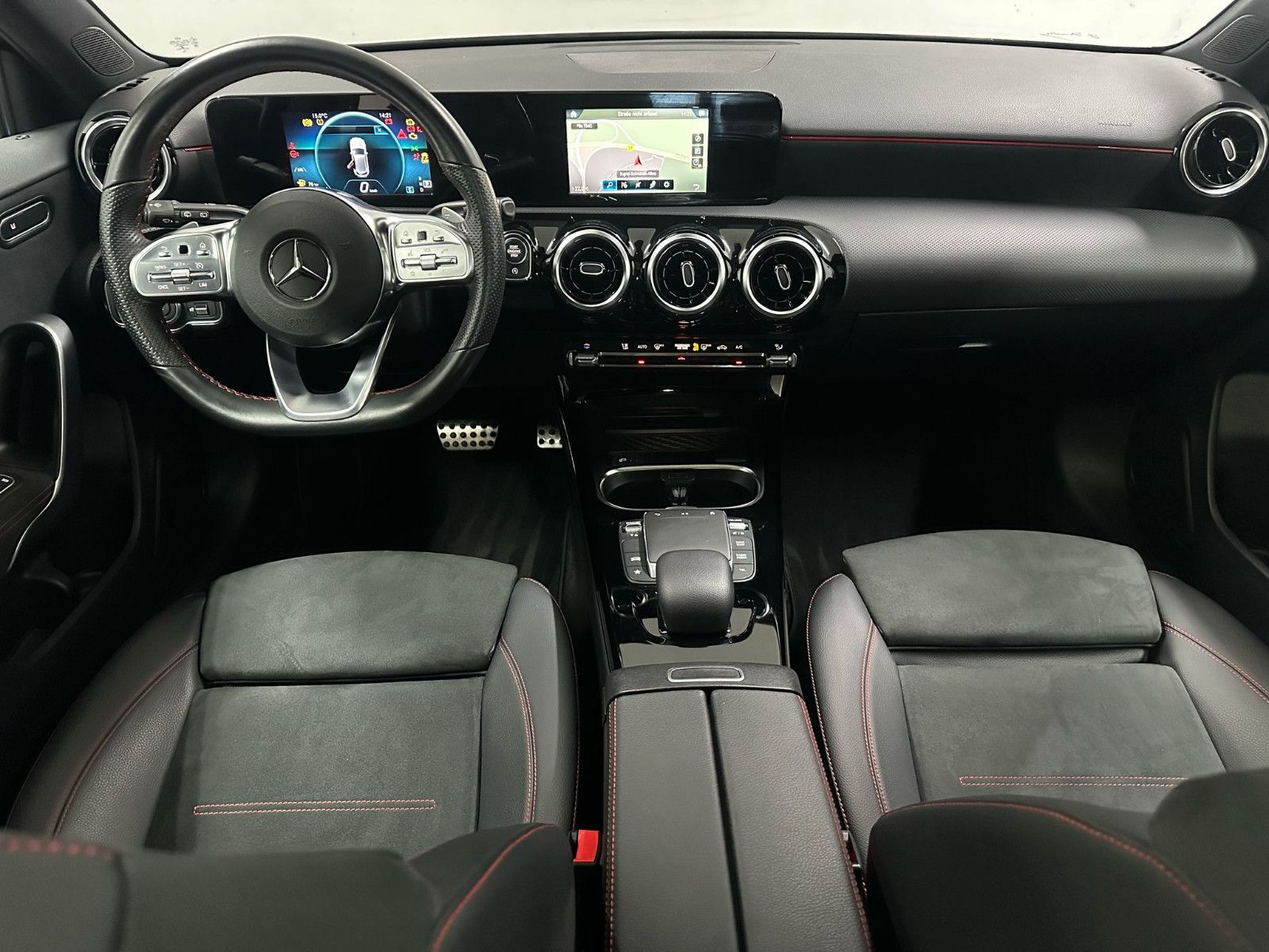 Fahrzeugabbildung Mercedes-Benz A 250 4MATIC AMG*KAMERA*PANO*SPUR*SH*TEMPO*19"