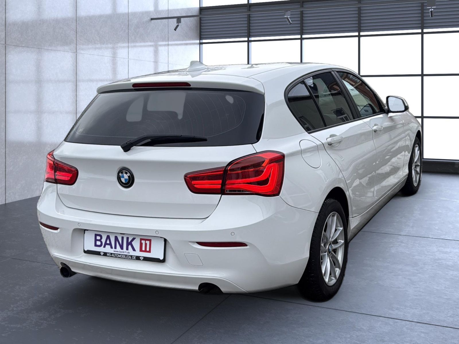 Fahrzeugabbildung BMW 116  Limousine 5-trg.  Advantage/ unfallfrei