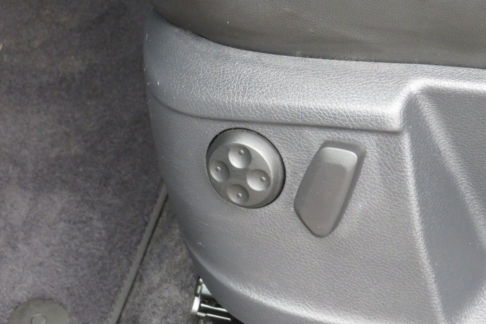 Fahrzeugabbildung Volkswagen Sharan Highline 7-SITZE AHK NAVI ACC 1.HAND