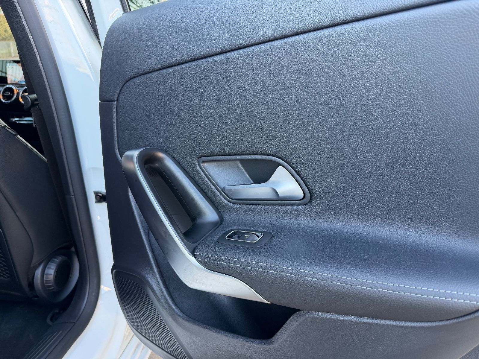 Fahrzeugabbildung Mercedes-Benz A 220 Night Paket*LED*KAMERA*TEMPO*SITZHEIZ*PDC*